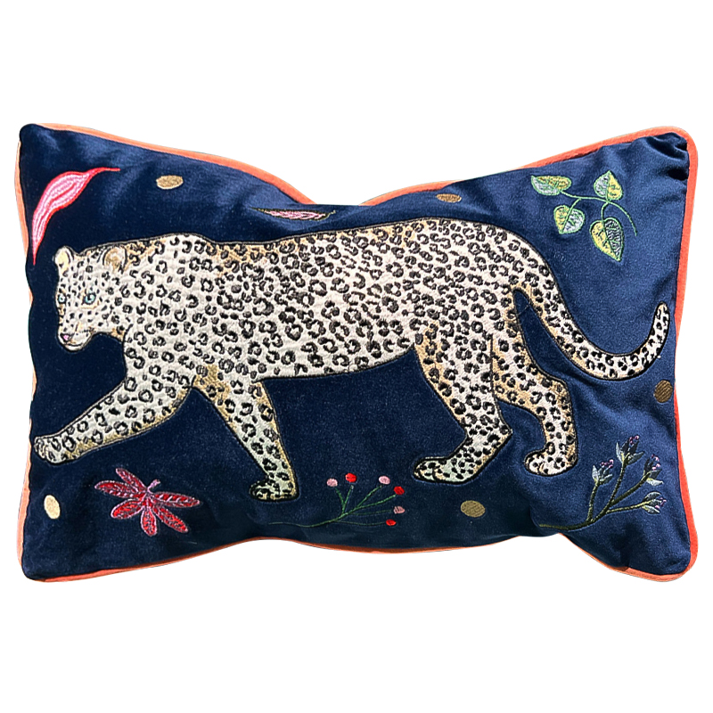 

Декоративная подушка с вышивкой Panther Embroidery Cushion