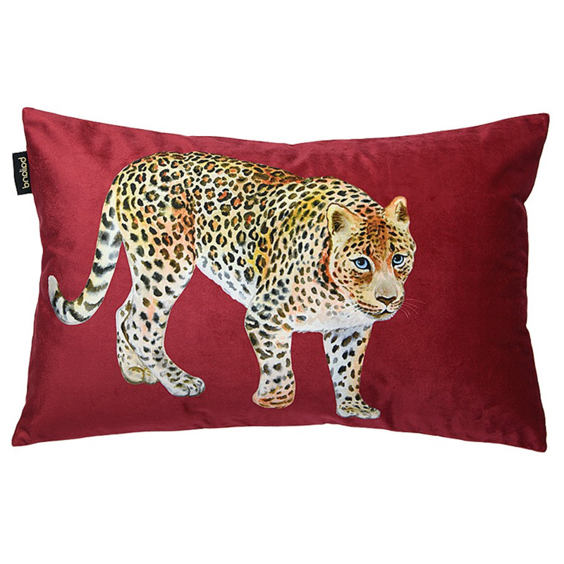 

Декоративная подушка Леопард на красном фоне
