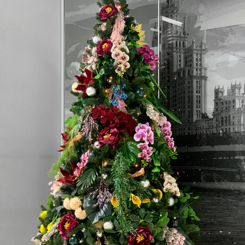 Ель Дизайнерская украшенная тропическими Цветами Christmas tree Tropical Flowers