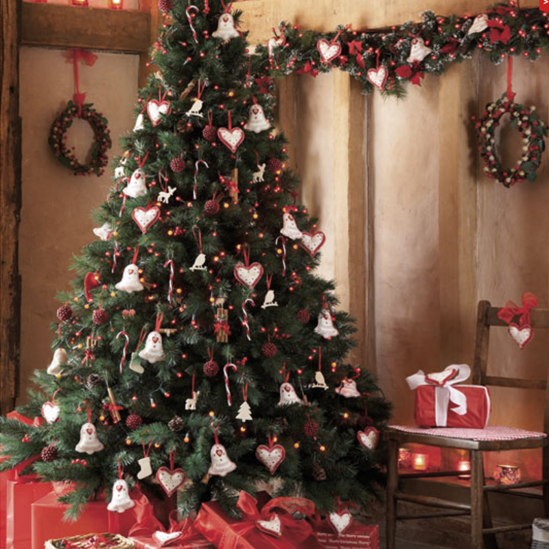 Дизайнерская  Елка с Белым и Красным декором Christmas Tree Gingerbread Decor