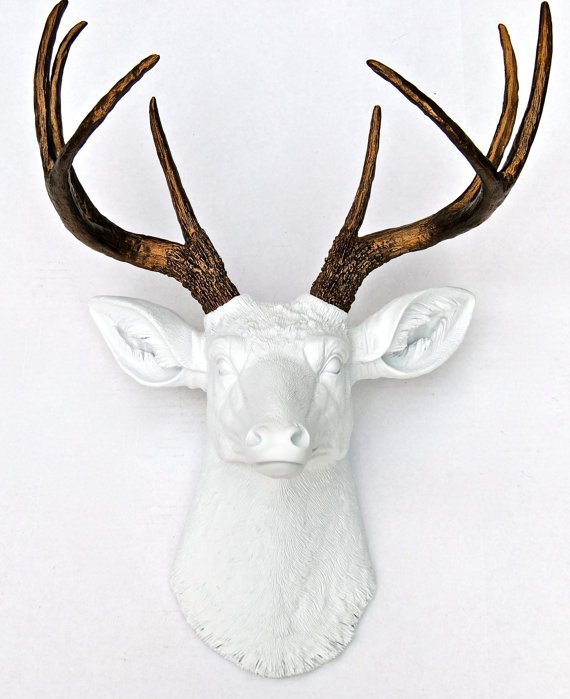 

Голова оленя - Белая с бронзовыми рогами