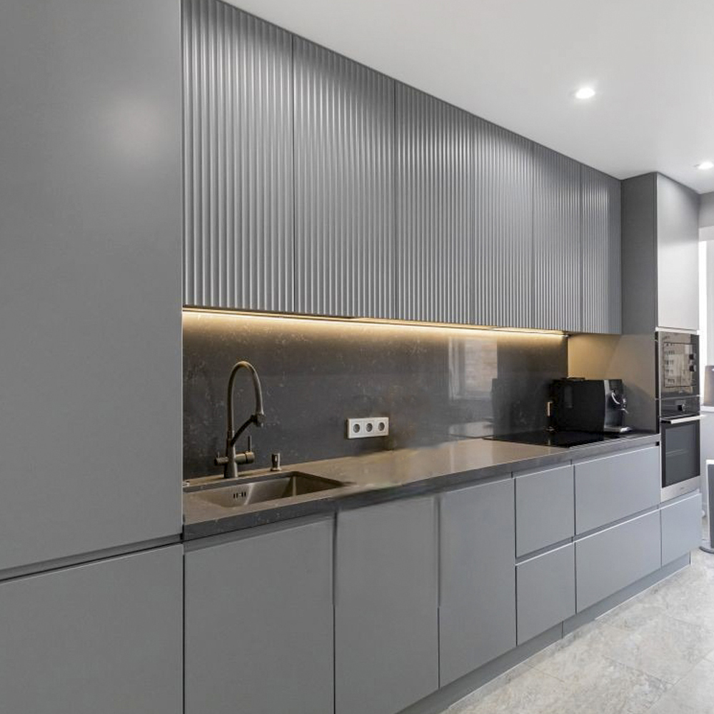 

Прямой серый кухонный гарнитур с фрезерованным фасадом Idelle Kitchen Set