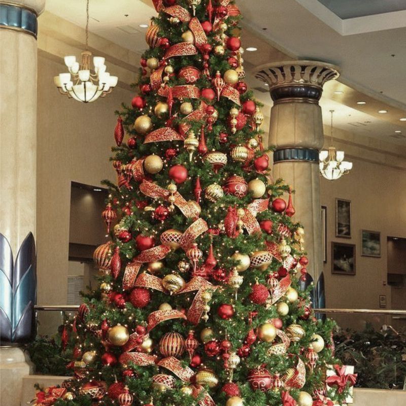 Дизайнерская Новогодняя Елка с Красным и Золотым декором Christmas Tree Golden Braid
