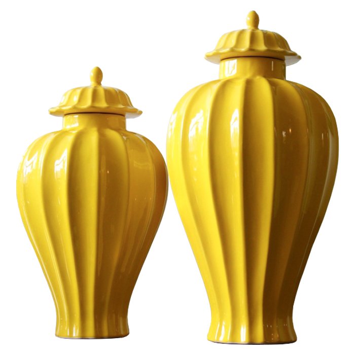 Желтая ваза с крышкой 