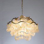 Люстра подвесная с белыми перламутровыми подвесками и изогнутыми золотистыми элементами Диаметр 60 см SHELL Chandelier варинант исполнения - 2 | Loft Concept в Москве