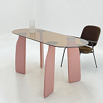 Обеденный стол со стеклянной столешницей и розовыми ножками с тканевой обивкой Wrigley варинант исполнения - 5 | Loft Concept в Москве