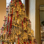 Комплект Новогодней Елки вместе с серебряной мишурой и красными лентами варинант исполнения - 1 | Loft Concept в Москве