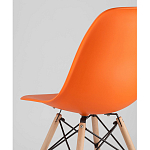 Пластиковый стул на ножках из массива бука Eames Orange варинант исполнения - 3 | Loft Concept в Москве