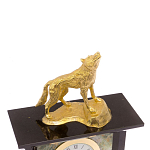 Часы настольные с декором в виде волка из натурального камня Офиокальцит Wolf Stone Clock варинант исполнения - 3 | Loft Concept в Москве