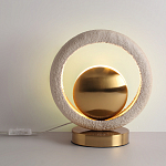 Настольная лампа с бежевым текстурным кольцом и латунным шаром в центре Tactile   варинант исполнения - 3 | Loft Concept в Москве
