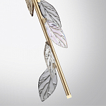 Подвесной светильник с золотистой вертикальной трубкой и декоративными прозрачными листьями из стекла Sylva  варинант исполнения - 8 | Loft Concept в Москве