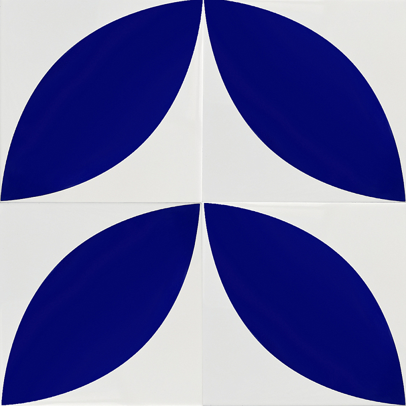 Дизайнерская плитка с узором Лепесток Синий Черный Фиолетовый в Москве | Loft Concept 