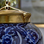 Ваза с насыщенным синим орнаментом и золотой крышкой Blue & White Ornament  варинант исполнения - 3 | Loft Concept в Москве