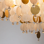 Люстра подвесная с белыми и золотыми круглыми подвесками Диаметр 70 см SHELL Chandelier варинант исполнения - 3 | Loft Concept в Москве