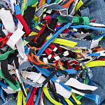 Подушка круглая из джинсовой одежды Heart Round варинант исполнения - 2 | Loft Concept в Москве