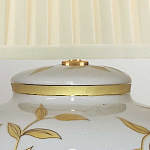 Настольная лампа с фарфоровым основанием бежевого цвета с рисунком и плиссированным абажуром на темной подставке Elstead Lighting варинант исполнения - 8 | Loft Concept в Москве