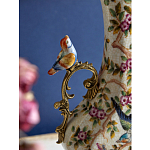 Ваза белого цвета из фарфора с цветочным рисунком и бронзовыми ручками с фигурками птиц Eden Garden porcelain and bronze варинант исполнения - 1 | Loft Concept в Москве