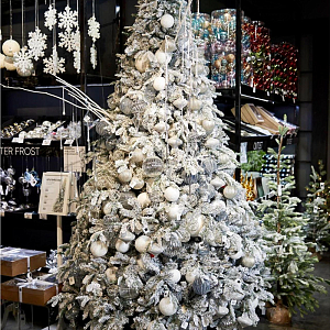 Дизайнерская Елка Заснеженная с Белыми елочными игрушками Christmas Tree White Hoarfrost