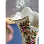 Ваза белого цвета из фарфора с цветочным рисунком и бронзовыми ручками с фигурками птиц Eden Garden porcelain and bronze варинант исполнения - 5 | Loft Concept в Москве