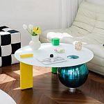 Дизайнерский журнальный стол с круглой белой столешницей на 3-х геометрических ножках Tajefox варинант исполнения - 2 | Loft Concept в Москве