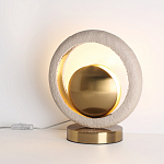 Настольная лампа с бежевым текстурным кольцом и латунным шаром в центре Tactile   варинант исполнения - 4 | Loft Concept в Москве