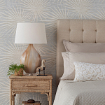 Настольная лампа на прозрачным основании с тканевым конусообразным абажуром Cream варинант исполнения - 2 | Loft Concept в Москве