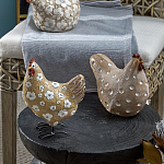 Статуэтка курица с резными белыми цветами на бежевой фактурной поверхности Rustic Chicken варинант исполнения - 4 | Loft Concept в Москве