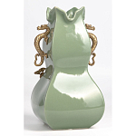 Ваза зеленого цвета из фарфора с бронзовыми ручками в виде драконов и рельефным цветочным декором Eden Garden porcelain and bronze варинант исполнения - 4 | Loft Concept в Москве