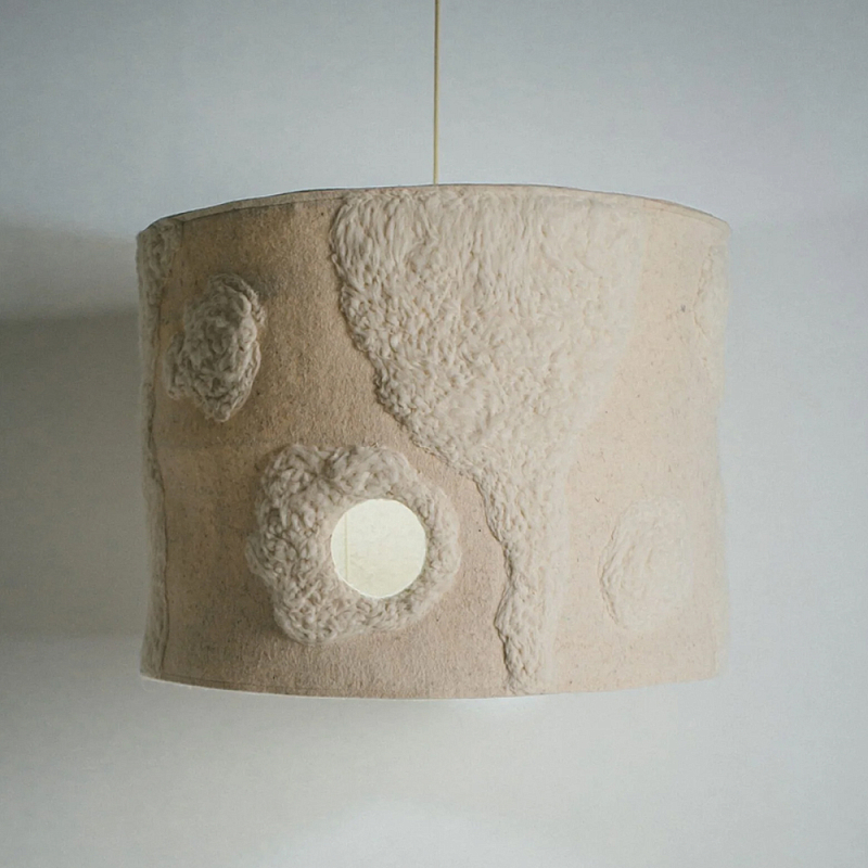 Подвесной светильник из шерсти в технике сухого валяния Dry Felted Wool Lamp Бежевый Подвесной светильник из шерсти в технике сухого валяния Dry Felted Wool Lamp Бежевый в Москве | Loft Concept