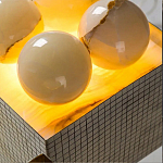 Настольная лампа с основанием из 24 выточенных сферических камней Through Stone варинант исполнения - 5 | Loft Concept в Москве