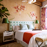 Обои ручная роспись Lilium Special Colourway on yellow painted silk варинант исполнения - 1 | Loft Concept в Москве