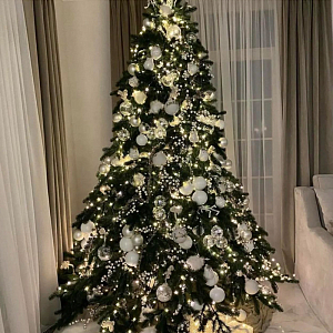 Дизайнерская Елка с Белым Декором Christmas Tree White Balls