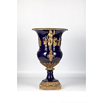 Ваза темно-синего цвета из фарфора с бронзовыми ручками в виде фигур Eden Garden porcelain and bronze варинант исполнения - 2 | Loft Concept в Москве