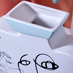 Ваза плоская белая с абстрактными черными линиями в форме лиц Faces of Imagination варинант исполнения - 6 | Loft Concept в Москве