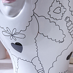 Ваза с декоративными лицами и графическими элементами в виде сердец и символов Faces of Imagination варинант исполнения - 10 | Loft Concept в Москве