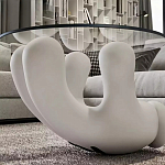 Дизайнерский журнальный стол с круглой прозрачной столешницей на белом фигурном основании Luqak варинант исполнения - 4 | Loft Concept в Москве