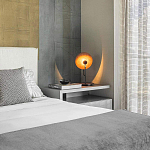 Настольная лампа с круглым деревянным отражателем и черным цилиндрическим плафоном Accord Lighting варинант исполнения - 7 | Loft Concept в Москве