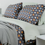 Постельное белье из сатина с принтом треугольники 150х200 см Triangular Dreams варинант исполнения - 7 | Loft Concept в Москве