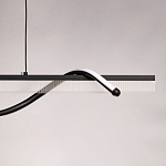 Люстра линейная черного цвета с волнообразным металлическим элементом Luke Lampco Tracer Lamp варинант исполнения - 8 | Loft Concept в Москве
