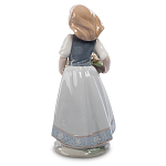 Статуэтка фарфоровая Девочка с корзиной цветов Charming Statuette варинант исполнения - 1 | Loft Concept в Москве