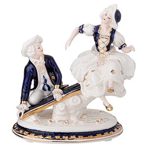 Статуэтка фарфоровая Влюбленная пара Charming Statuette