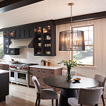 Люстра цвета латунь с 6-ю лампами свечами внутри цилиндрического абажура из черных металлических реек Kichler варинант исполнения - 8 | Loft Concept в Москве