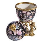 Шкатулка в форме яйца на величественных львах из фарфора с бронзовыми элементами Eden Garden варинант исполнения - 2 | Loft Concept в Москве