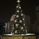 Уличная Новогодняя Ель с золотыми шарами и звездой на вершине в комплекте варинант исполнения - 2 | Loft Concept в Москве