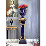 Подсвечник из темно-синего фарфора на бронзовой подставке с фигурками ангелов и декоративными ручками Eden Garden варинант исполнения - 2 | Loft Concept в Москве