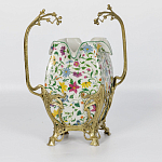 Ваза белого цвета из фарфора с ярким цветочным узором и бронзовыми ручками в виде ветвей Eden Garden porcelain and bronzeм варинант исполнения - 1 | Loft Concept в Москве