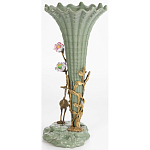 Ваза зеленая фарфоровая с волнистым краем с бронзовой фигуркой журавля Eden Garden  варинант исполнения - 2 | Loft Concept в Москве