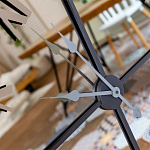 Часы настенные зеркальные с серебряным металлическим циферблатом Mirror Tower Clock варинант исполнения - 3 | Loft Concept в Москве