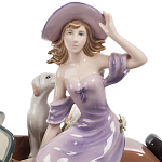 Статуэтка фарфоровая Девушка с автомобилем Charming Statuette варинант исполнения - 1 | Loft Concept в Москве