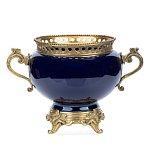 Ваза темно-синяя фарфоровая на бронзовой подставке с ажурным ободком и изогнутыми ручками Eden Garden варинант исполнения - 1 | Loft Concept в Москве